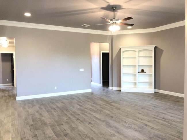 Building Photo - 1540 W Savannah Cir
