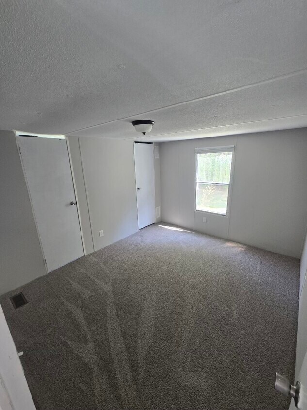 Building Photo - 129 Jodoc Dr