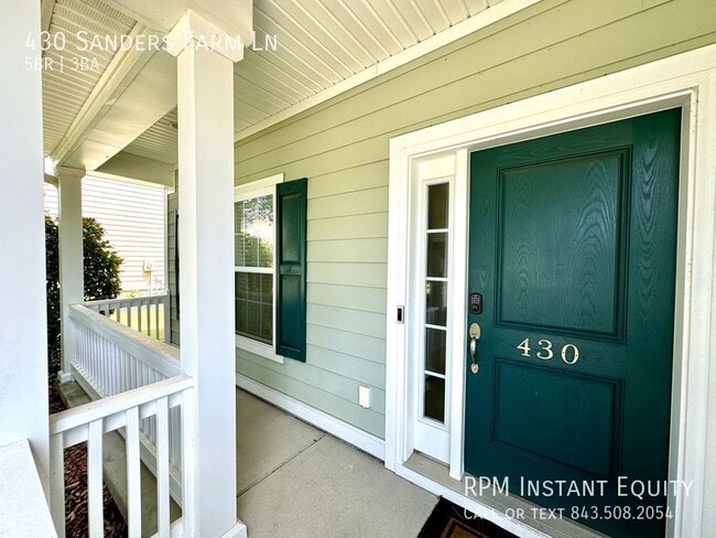 Building Photo - Charming 5 Bedroom!
