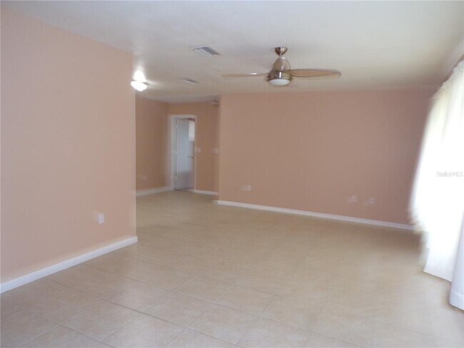 Foto del edificio - 4117 Harbor Blvd