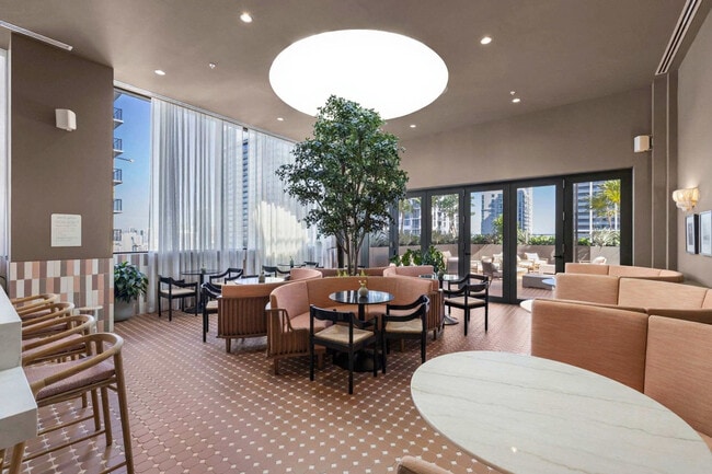 Foto del edificio - 11 NE 6th St