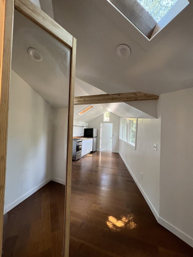 HARDWOOD FLOORS - 8938 Holly Pl