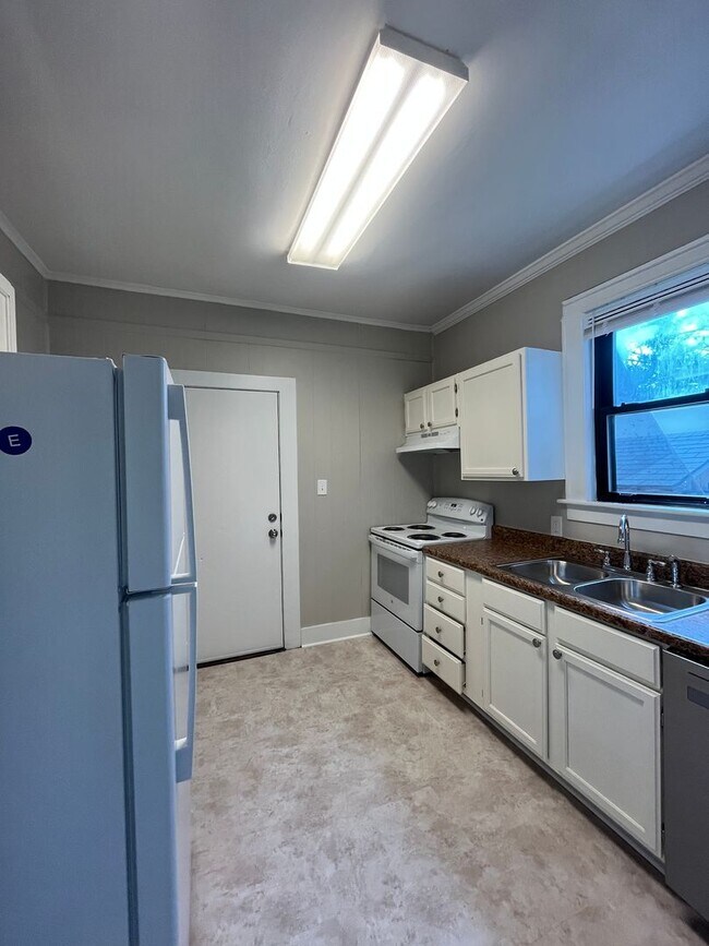 Foto del edificio - 611 E 37th St