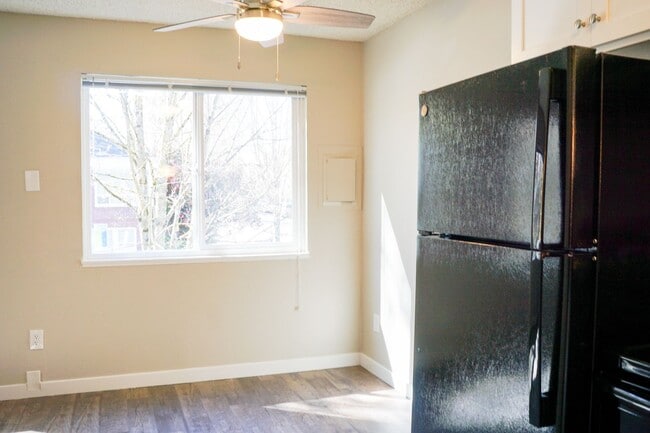 Foto del edificio - Close in SE Trendy Buckman - Updated 1st Floor 1 Bedroom!