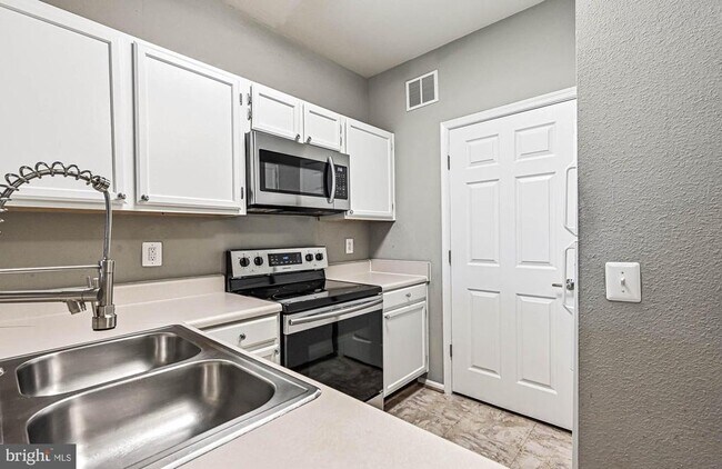 Building Photo - 1601 Spring Gate Dr.