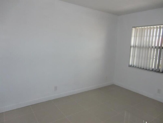 Foto del edificio - 3243 NW 104th Ave