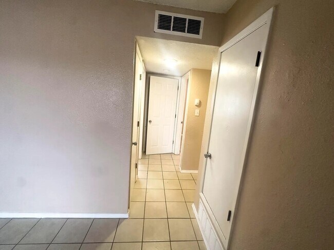 Building Photo - Albuquerque 4plex