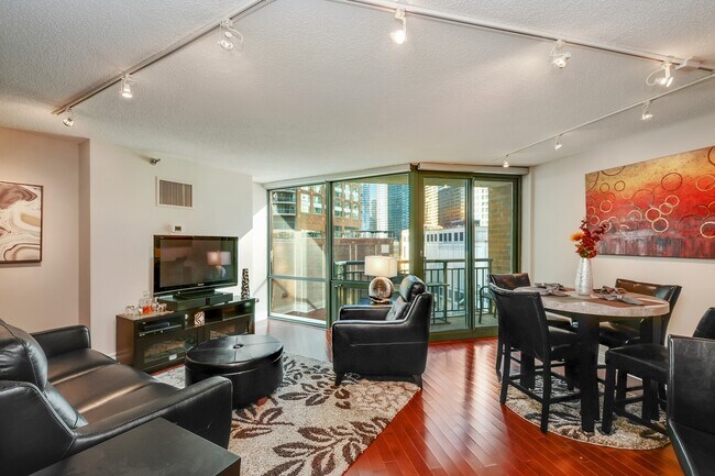Building Photo - 440 N McClurg Ct