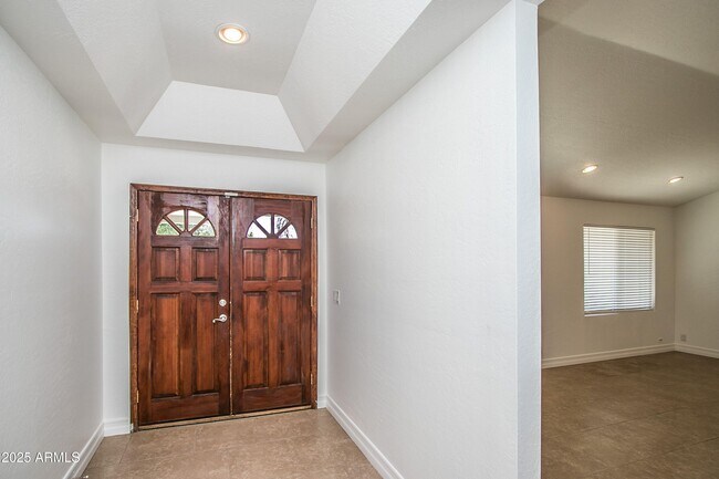 Foto del edificio - 1905 S Old Greenfield Rd