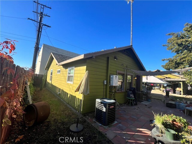 Primary Photo - 122 E Columbia Ave