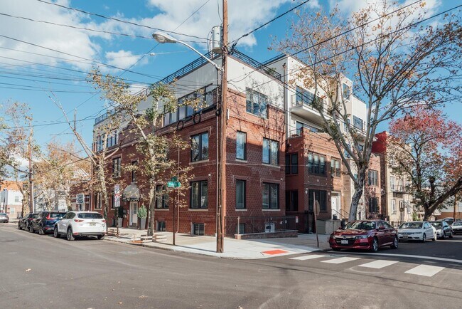 Building Photo - 58 Giles Ave