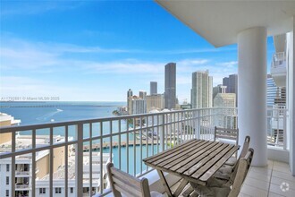 Building Photo - 801 Brickell Key Blvd