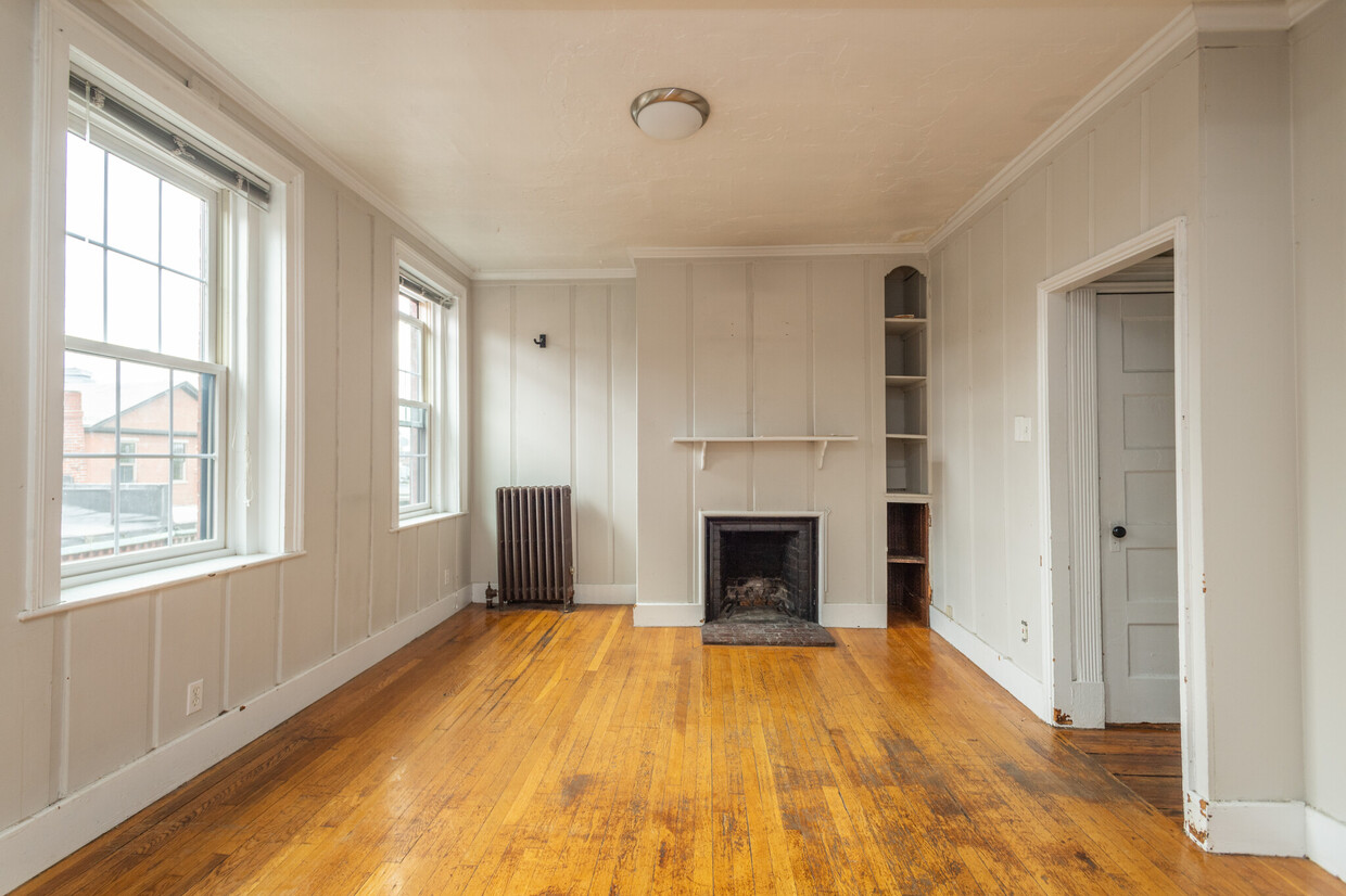 Primary Photo - 30 Revere St