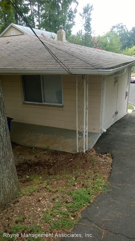 Building Photo - 2719 Avent Ferry Rd