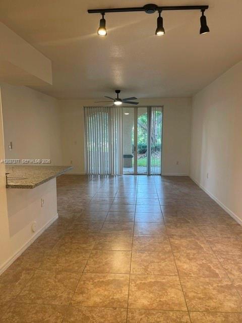 Building Photo - 2560 Centergate Dr