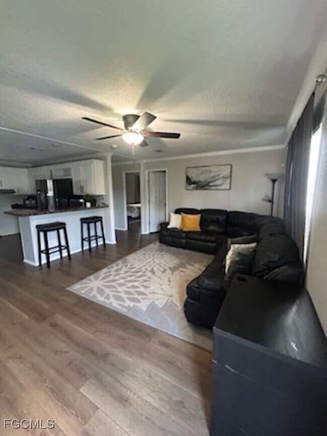 Foto del edificio - 651 Hunting Clb Ave