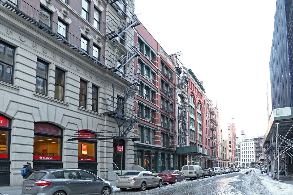 Primary Photo - 160-162 Franklin St