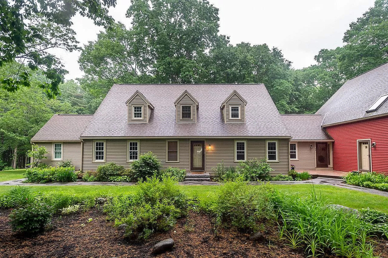 Primary Photo - 38 Balmoral Dr
