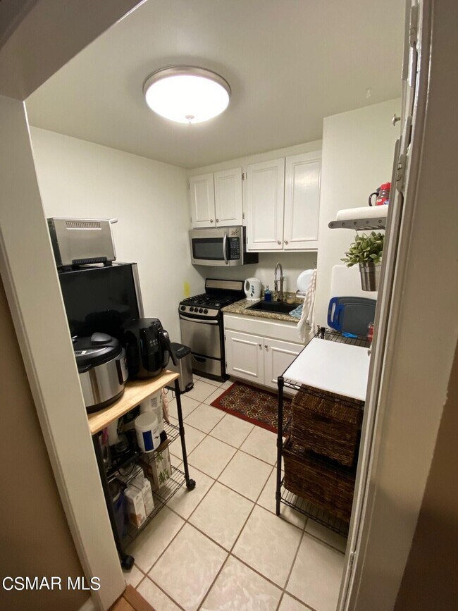 Foto del edificio - 31567 Lindero Canyon Rd