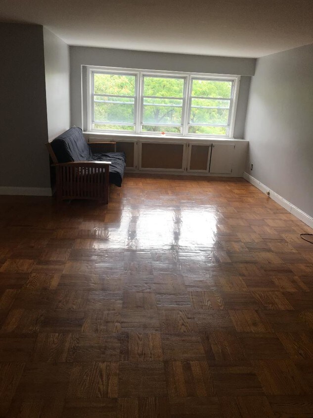 Primary Photo - 415 Claremont Ave