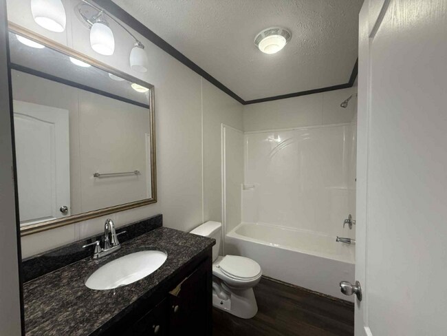 Foto del edificio - 1236 N Oaklane Rd