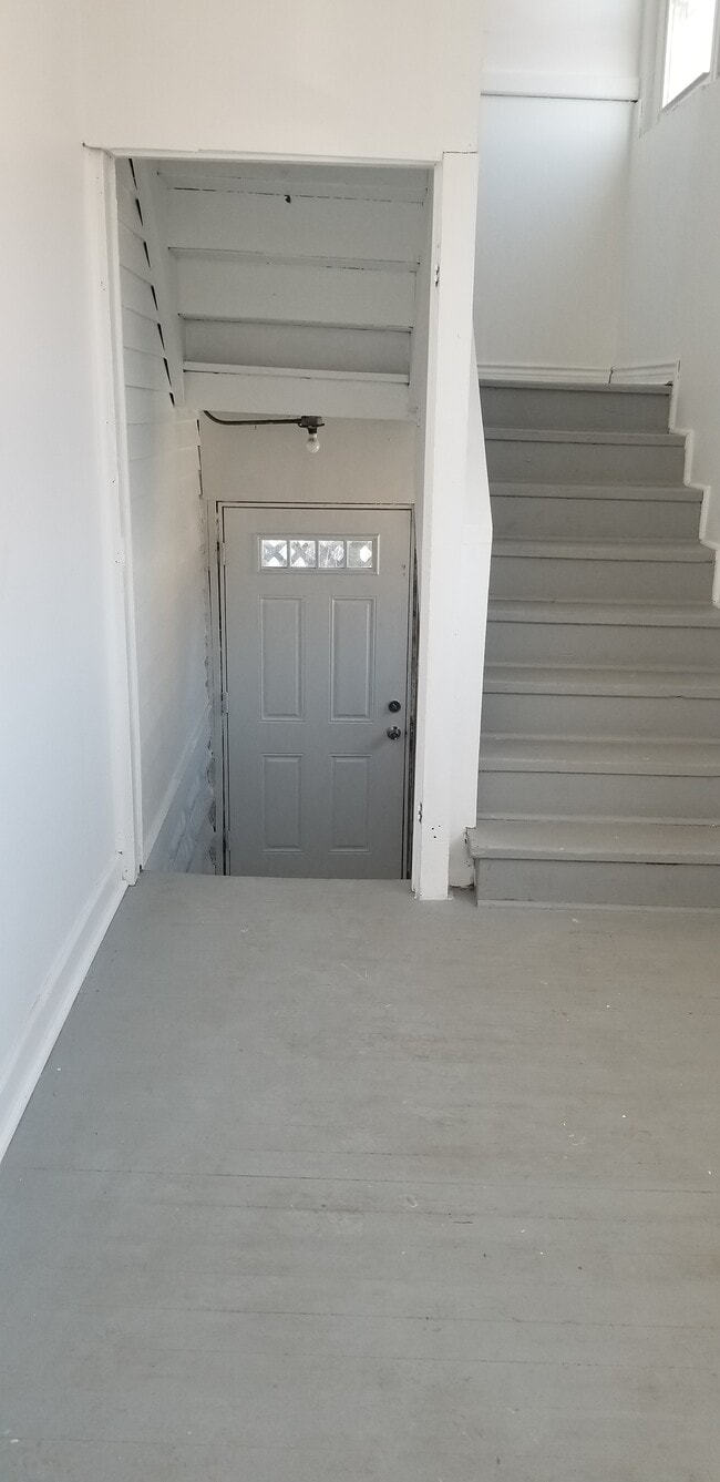 Building Photo - 4417 N Keokuk Ave