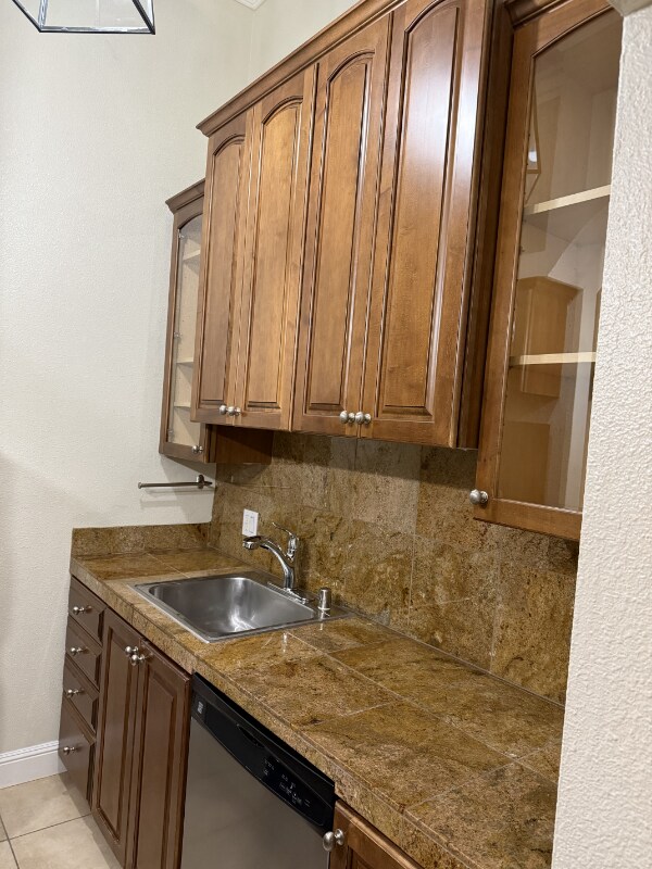 Foto del edificio - 370 N Civic Dr