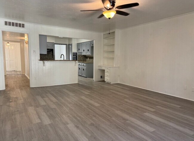 Foto del edificio - 7747 Dentcrest Dr