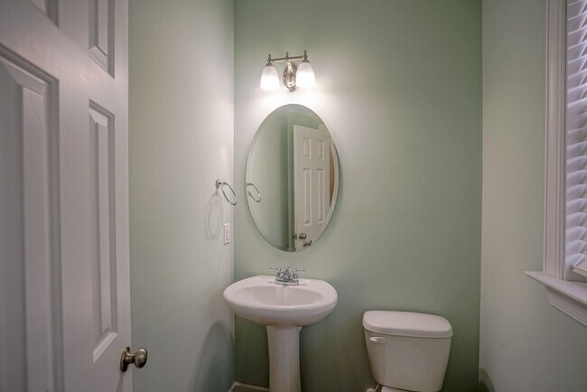 Foto del edificio - End unit townhome |  Fenced backyard | Har...
