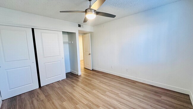 1007 BEDROOM - VUE 5325