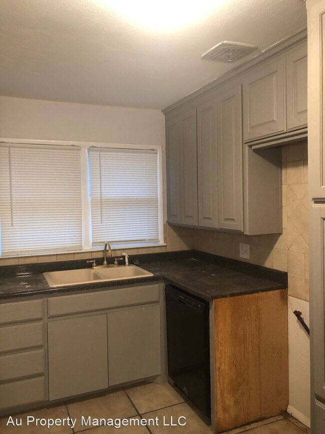 Building Photo - 3 br, 1 bath House - 2516 LAWNDALE DR.