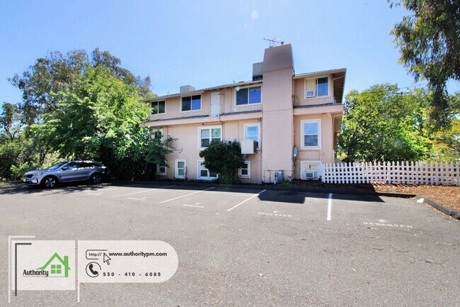 Foto del edificio - 2391 Placer St