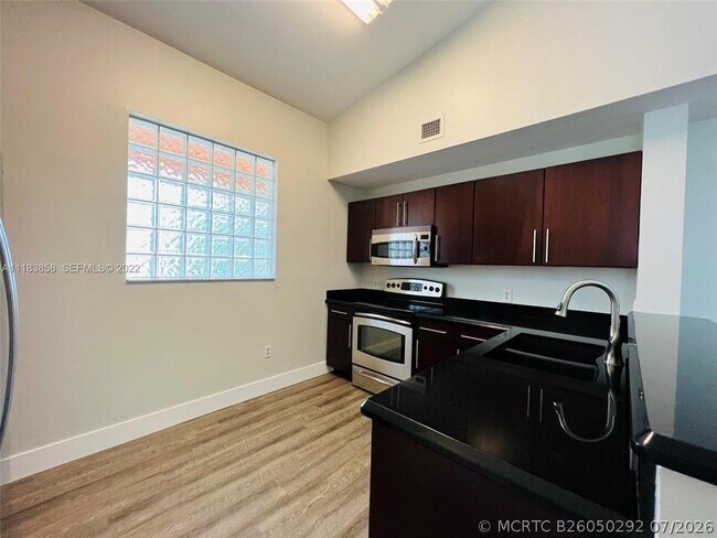 Building Photo - 6944 SW 39th St