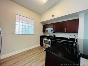 Building Photo - 6944 SW 39th St