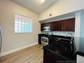 Building Photo - 6944 SW 39th St