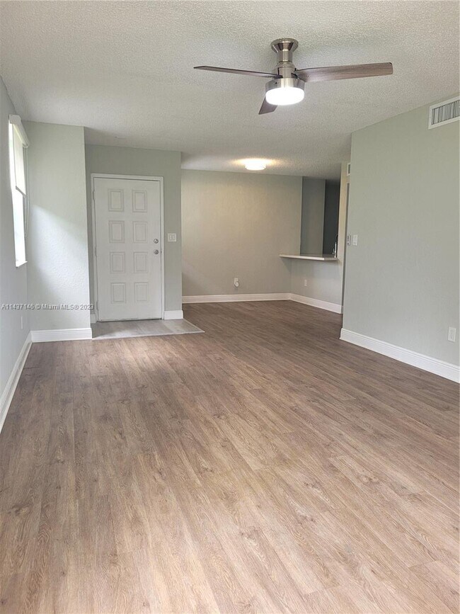 Building Photo - 2890 N Oakland Forest Dr