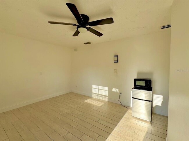 Building Photo - 6716 Paul Revere Ct