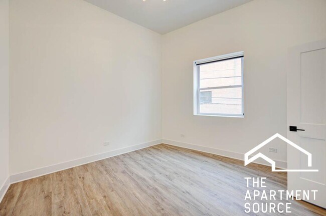Building Photo - Beautiful 2 Bed 2 Bath in Lincoln Square