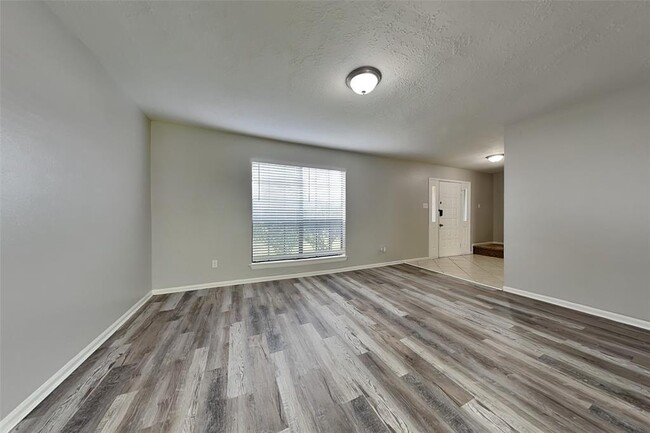 Foto del edificio - 3615 Darnell Ct