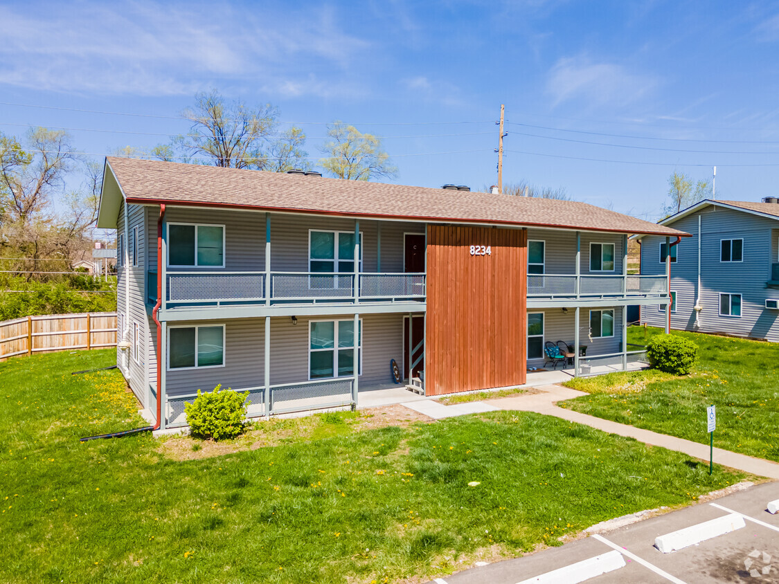 Primary Photo - Skylark Point Apartments