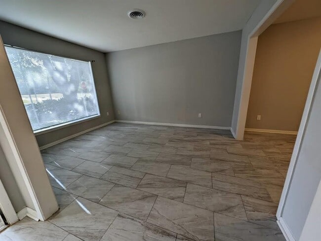 Foto del edificio - 5478 Birdwood Rd