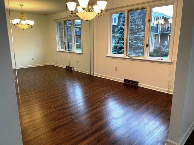 Foto del edificio - 1419 N Forest Rd