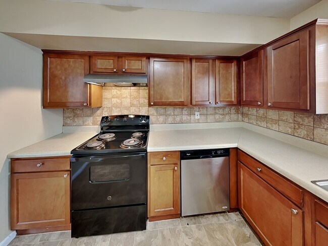 Building Photo - 5608 Moret Dr E