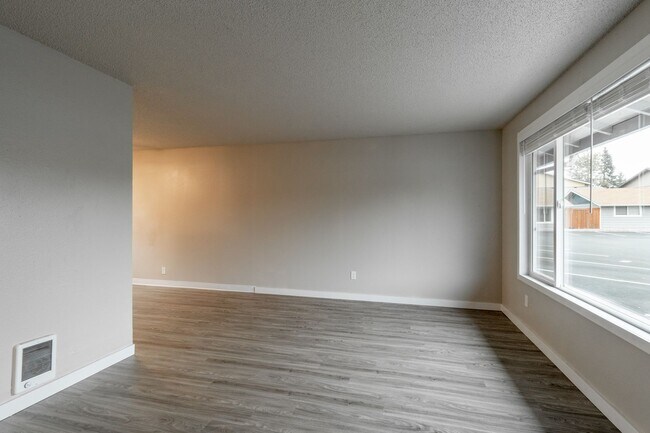 Foto del edificio - ** RENT CREDIT MOVE IN SPECIAL **Beautiful...