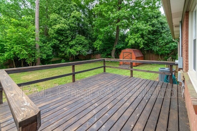 Building Photo - 1301 Pierson Dr