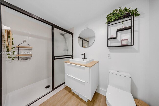 Building Photo - 130 S Cypress Rd