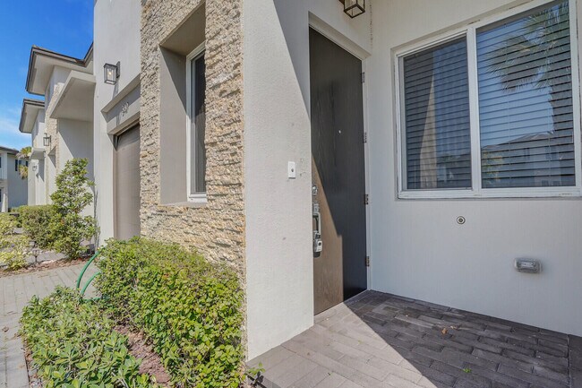 Building Photo - 340 Pioneer Way