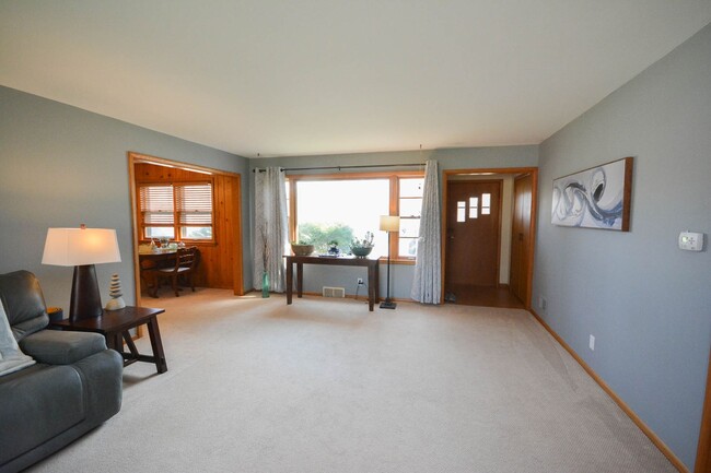 Building Photo - Spacious ranch style home in amazing Lowertown location!