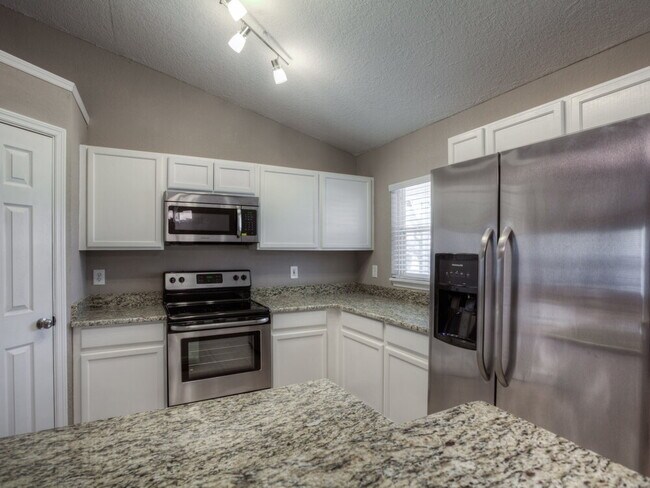 Foto del edificio - 350 Trade Wind Dr