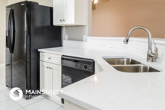 Foto del edificio - 7360 Lawn Tennis Ln